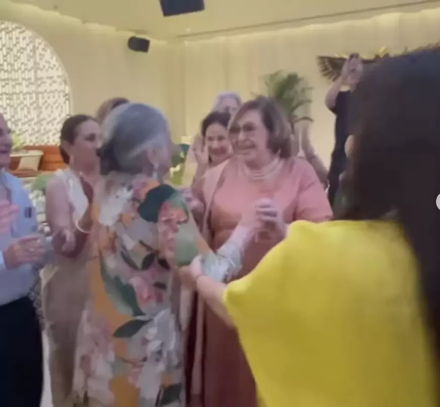 Salman Khan's mother Salma Khan dances with Helen.